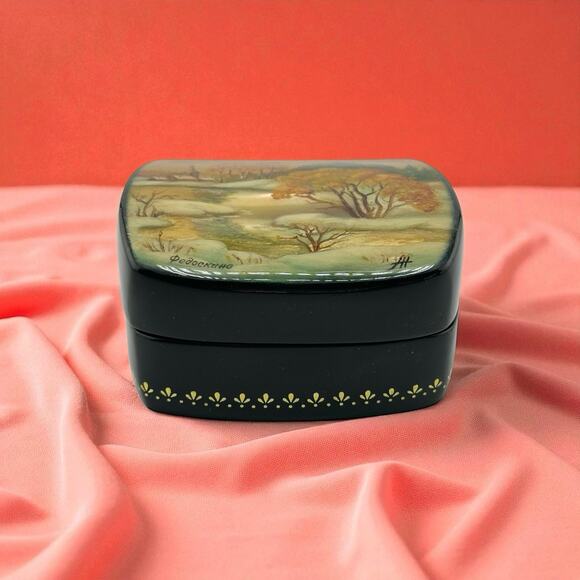 Vintage Russian Lacquerware Fedoskino Mother of Pearl Trinket Box Ucha River COA